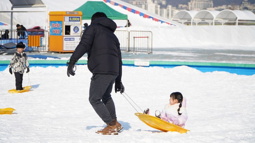 순록이 된 아빠 / 사진=한강공원 공공누리 4유형 이미지