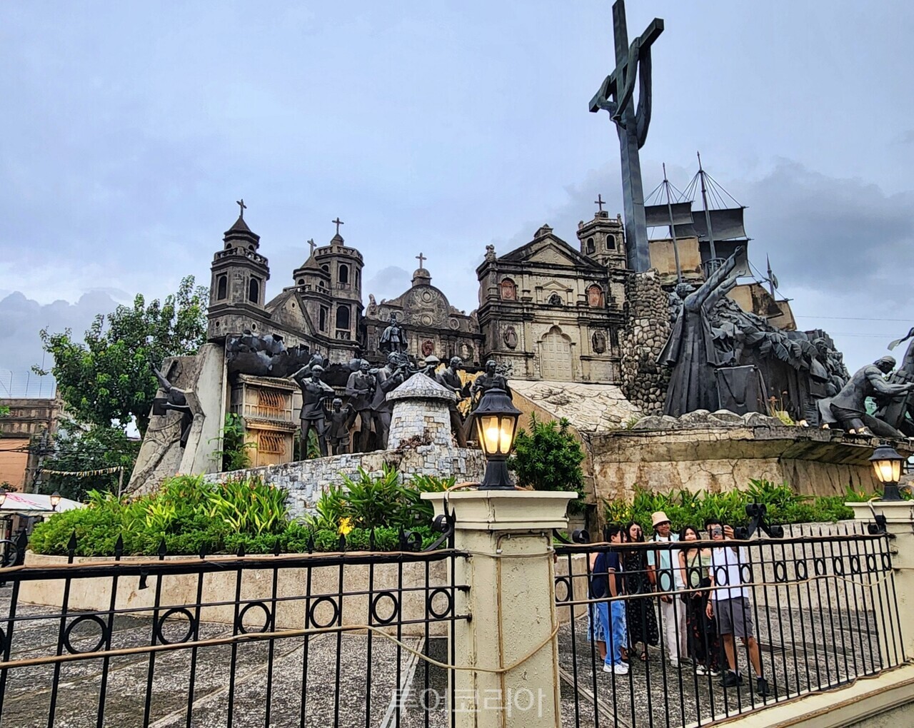 리안 지구에 있는 '세부 헤리티지 모먼트(Cebu Heritage Monument)' 조형물/ 사진-투어코리아
