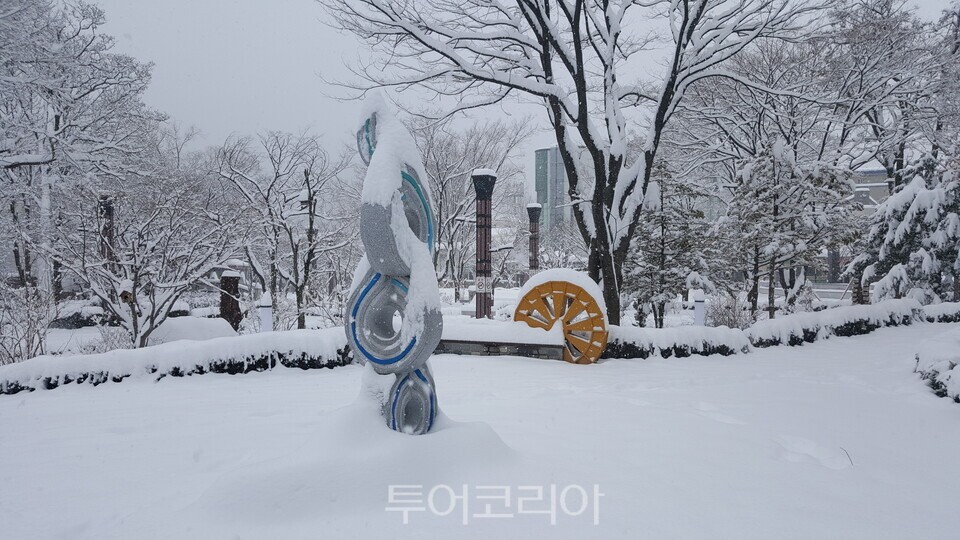 눈속에 묻힌 태백시ⓒ 투어코리아