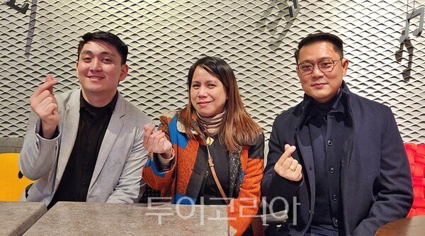 (우측부터) 더베이리프 카비테호텔 랜디 구티에레스 총지배인, 마빅 말라야우 영업총괄이사, 키어 만리퀘 예약총괄