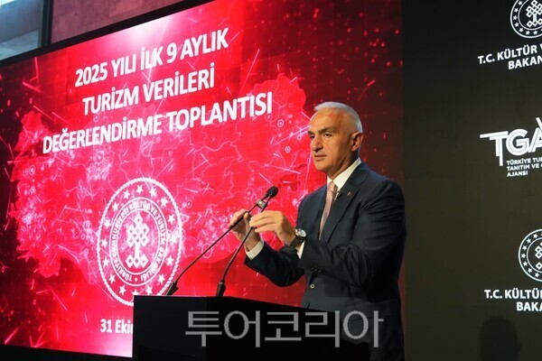 기자회견 중인 메흐메트 누리 에르소이 튀르키예 문화관광부 장관/사진-튀르키예 문화관광부
