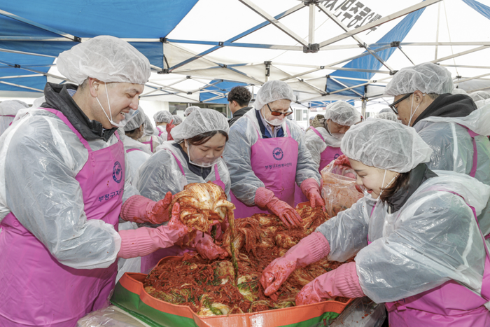 GM한마음재단 김장김치 행사. 사진 | 한국 GM