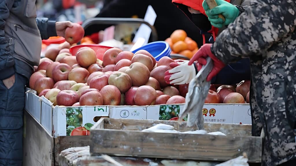 국제유가 떨어졌는데 Consumer prices rise in November (3)