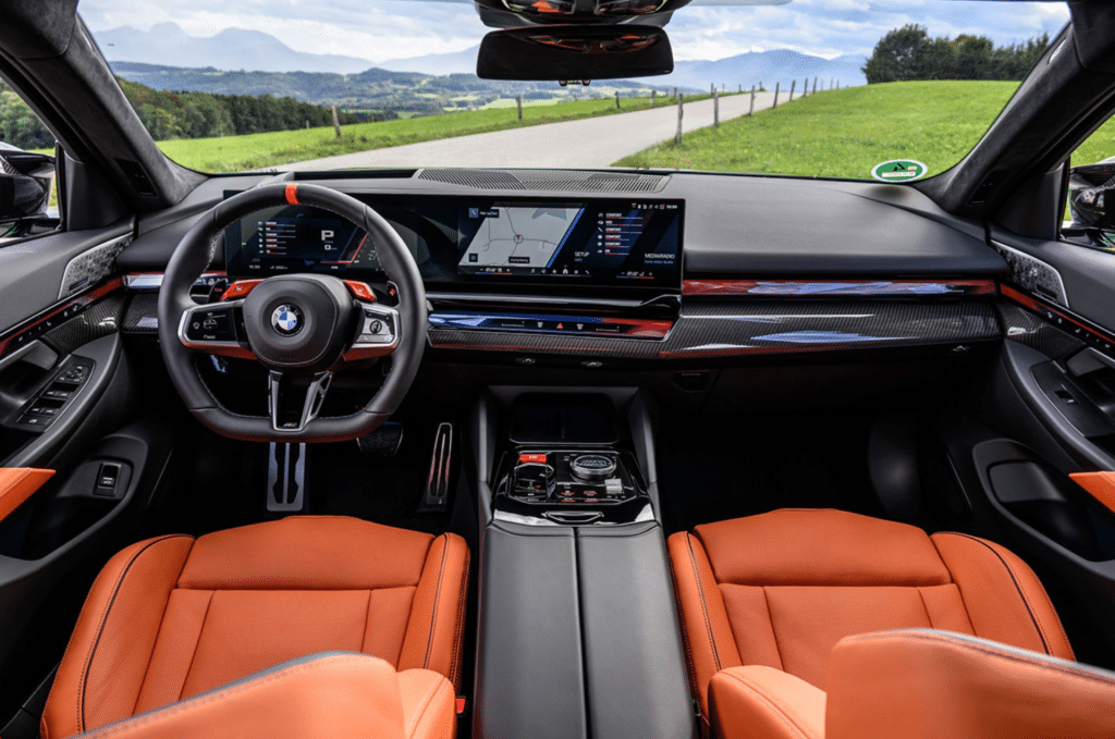 BMW 뉴 M5 투어링 사양