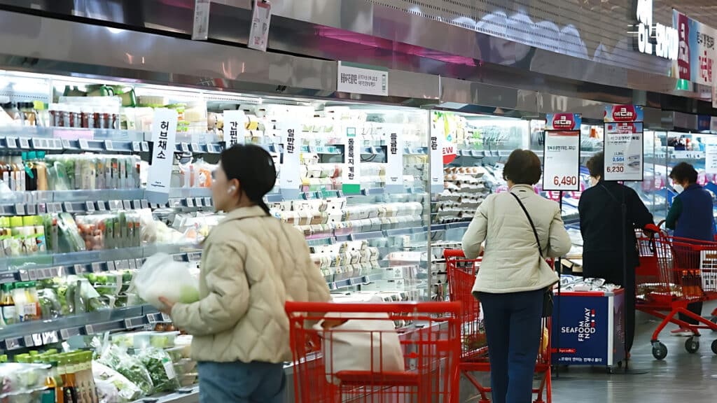 국제유가 떨어졌는데 Consumer prices rise in November (2)
