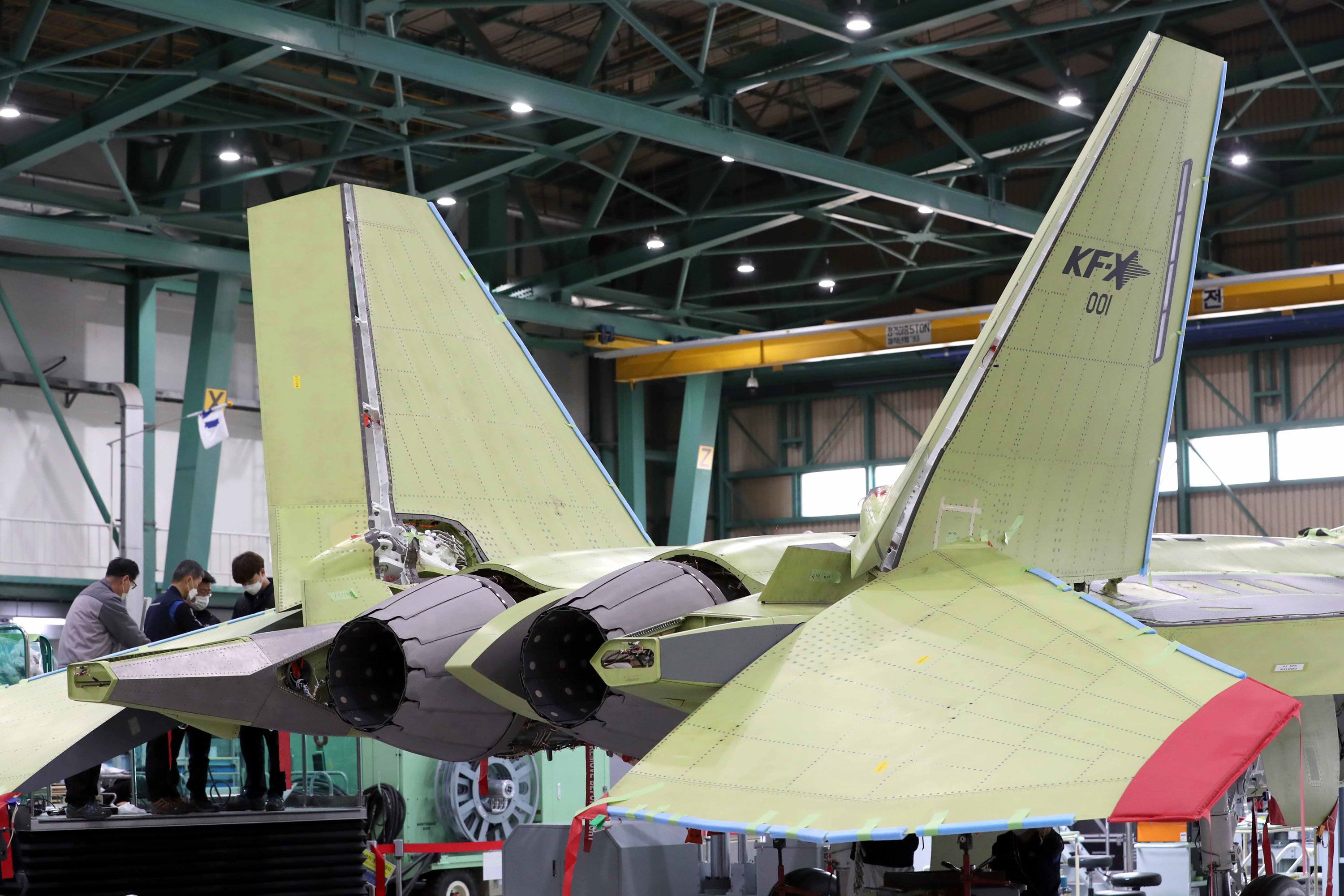 South Korea unveils KF-21 fighter jet, a cheaper alternative to the US-made  F-35 | CNN