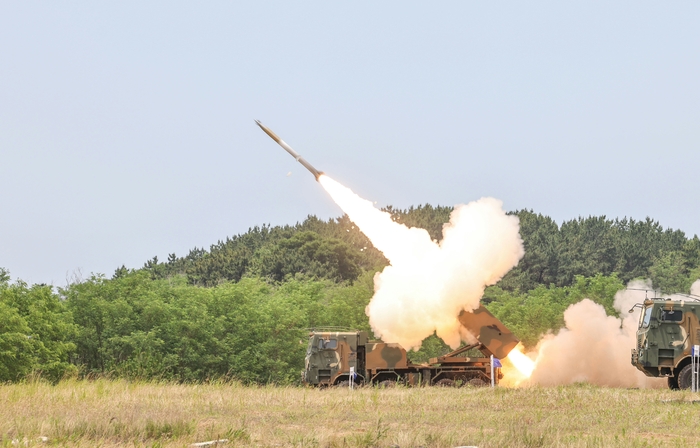 육군 화력전의 핵심 '천무'···55km 떨어진 표적 '명중' - 경향신문