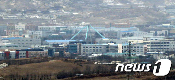 View of the Kaesong Industrial Complex from Dora Observatory in Paju, Gyeonggi Province 2017.12.28 / News1