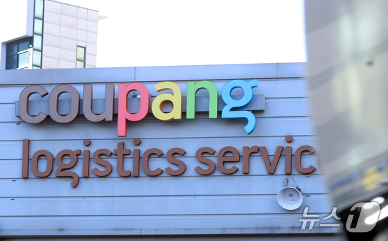 The photo shows the Coupang logistics center in Jung-gu, Seoul, on that day 2025.12.25 / News1
