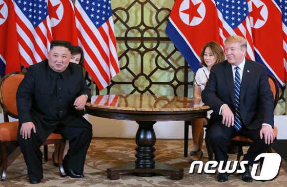 Rodong Sinmun reported on March 1, 2019, that North Korean State Affairs Commission Chairman Kim Jong Un and U.S. President Donald Trump held a one-on-one meeting and an expanded meeting at the Metropole Hotel in Hanoi, Vietnam, on February 28, 2019 (Rodong Sinmun) 2019.3.1 / News1