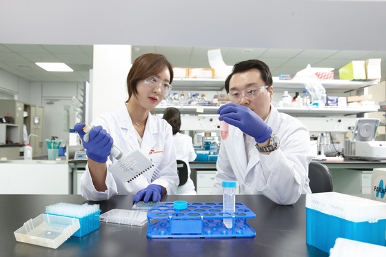  An SK Biopharmaceuticals researcher is conducting material analysis (Provided by SK Biopharmaceuticals) / News1