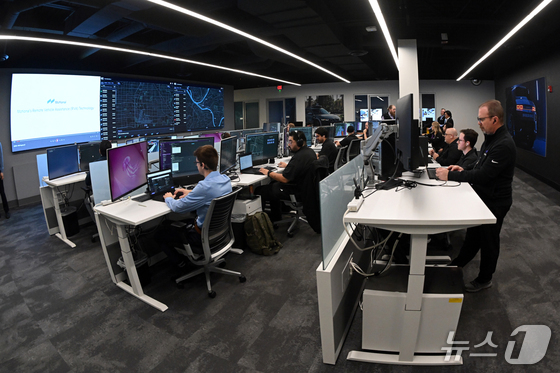  On January 8, employees at the Motional Technical Center in Las Vegas, Nevada, U.S., are managing autonomous driving data for the IONIQ 5-based robo-taxi developed jointly by Hyundai Motor Group and Motional. 2026.1.12 / News1