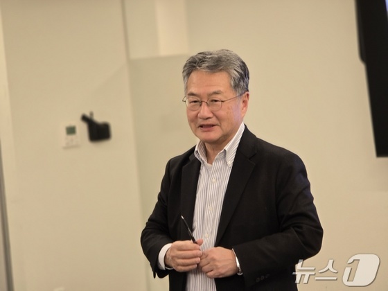 Former U.S. Chargé d\'Affaires to South Korea Joseph Yun speaks at an invitation-only seminar hosted by the Korea Inter-Parliamentary Exchange Center (KIPEC) in Washington, D.C., on January 16 2026.01.16 / News1