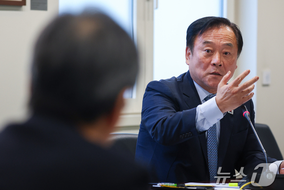 Courtesy of the Blue House