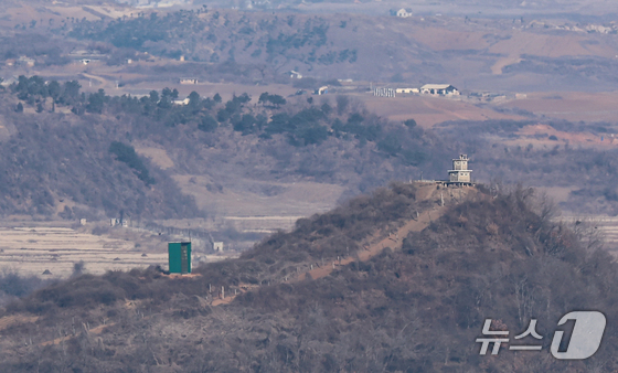  North Korean guard posts and loudspeakers aimed at the South as seen from the Odu Mountain Unification Observatory in Paju, Gyeonggi Province 2026.1.11 / News1