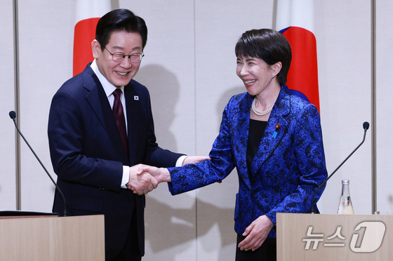  President Lee Jae Myung and Japanese Prime Minister Takaichi Sanae shake hands after concluding a joint press conference at the meeting venue in Nara Prefecture, Japan, on Tuesday 2026.1.13 / News1