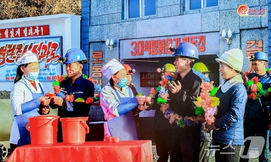 The Rodong Sinmun, the official newspaper of North Korea\'s Workers\' Party, reported on Wednesday that coal miners at the Gaecheon Coal Mine are demonstrating high morale in their work / Rodong Sinmun
