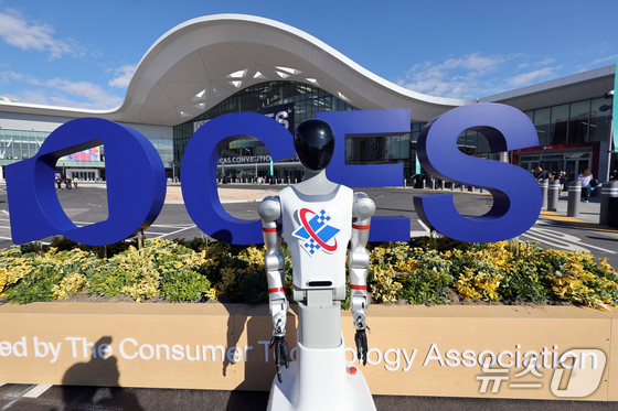  On the second day of the world\'s largest IT and consumer electronics exhibition, CES 2026, robots are on display at the Las Vegas Convention Center (LVCC) in Nevada, U.S., on January 7 2026.1.8 / News1