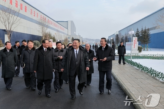The Rodong Sinmun, the official newspaper of North Korea\'s Workers\' Party, reported on Tuesday that the completion ceremony for the first phase of the remodeling and modernization project at the Ryongsong Machinery Complex was held on Monday, and that Respected Comrade Kim Jong Un attended the ceremony / Rodong Sinmun