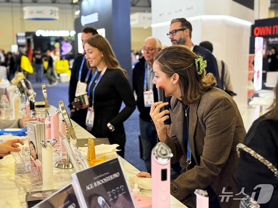 A photo of a visitor to APR\'s CES booth is experiencing the Medicube Age-R beauty device / Provided by APR