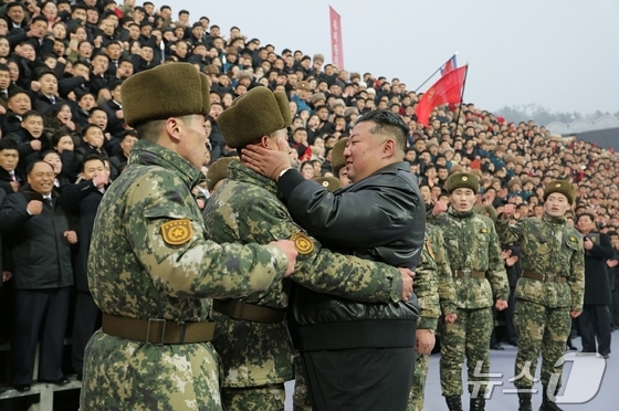 The Rodong Sinmun, the official newspaper of North Korea\'s Workers\' Party, reported on January 17 that a grand ceremony commemorating the 80th anniversary of the founding of the Socialist Patriotic Youth League was held on January 16 at the Kim Il Sung Stadium in the capital Pyongyang, and that Comrade Kim Jong Un attended the commemorative event / Rodong Sinmun