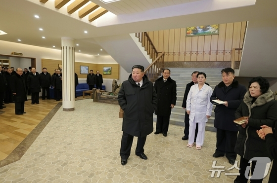 The Rodong Sinmun, the official newspaper of North Korea\'s Workers\' Party, reported on Wednesday that the completion ceremony for the Onpo Workers\' Recreation Center was grandly held on Tuesday, and that Comrade Kim Jong Un attended the ceremony.
