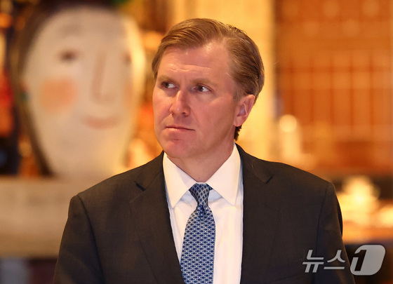 U.S. Secretary of War for Policy Elbridge Colby exits the venue after concluding discussions on diplomatic and security issues with Foreign Minister Cho Hyun at the Four Seasons Hotel in Jongno-gu, Seoul, on Monday morning 2026.1.26 / News1