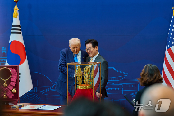 President Lee Jae Myung and U.S. President Donald Trump 2025.10.30 / News1