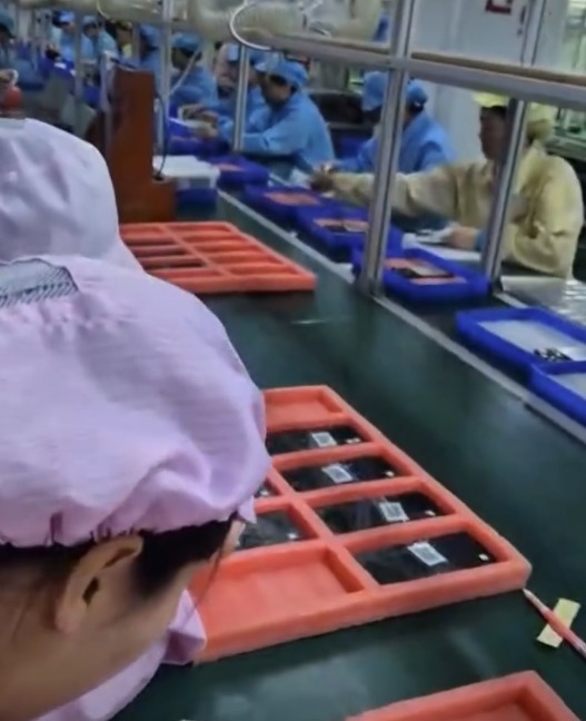 On Thursday, the travel agency Vostok Intour, headquartered in Vladivostok, Russia, highlighted a North Korean smartphone factory via its Telegram channel / (Capture from Vostok Intou\'s Telegram)