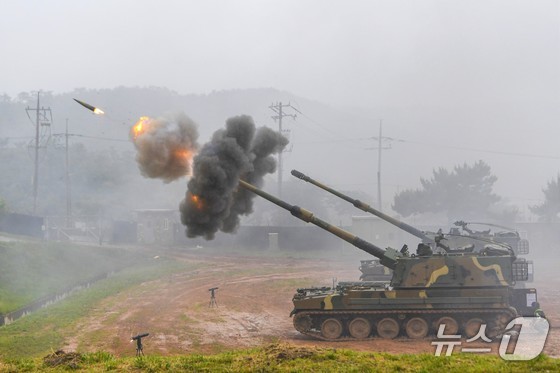 Last June, the 6th Marine Brigade and Yeonpyeong Unit conducting maritime live-fire training near the Northern Limit Line (NLL) in the West Sea (Proivded by Marine Corps) 2025.6.25 / News1