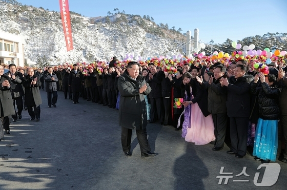 The Rodong Sinmun, the official newspaper of North Korea\'s Workers\' Party, reported on Wednesday that the completion ceremony for the Onpo Workers\' Recreation Center was grandly held on Tuesday, and that Comrade Kim Jong Un attended the ceremony / Rodong Sinmun