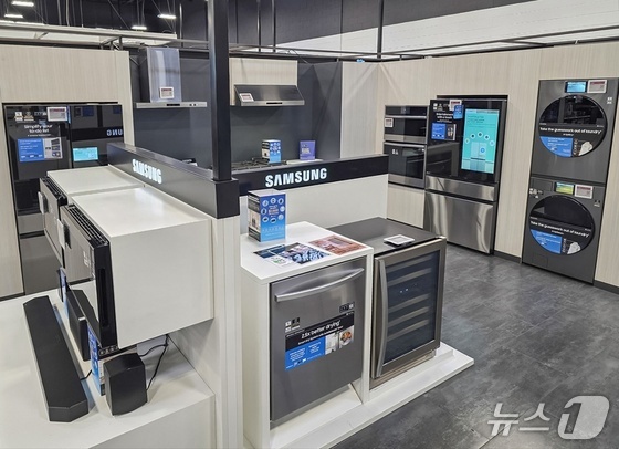  Photo of Samsung Electronics products at the Best Buy store in Las Vegas, U.S. / Provided by Samsung Electronics