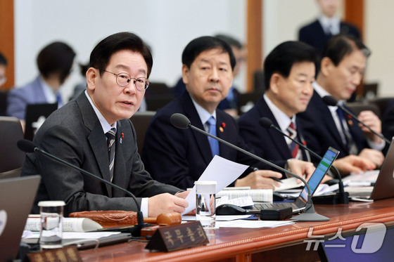 President Lee Jae Myung speaks at a cabinet meeting held at the Blue House on Tuesday 2026.1.20 / News1