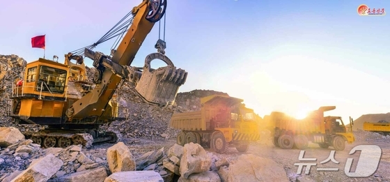  The Rodong Sinmun, the official newspaper of North Korea\'s Workers\' Party, reported on January 9 that the Sangwon Limestone Mine of the Sangwon Cement Complex is vigorously waging a production struggle to implement the Party\'s decisions / Rodong Sinmun