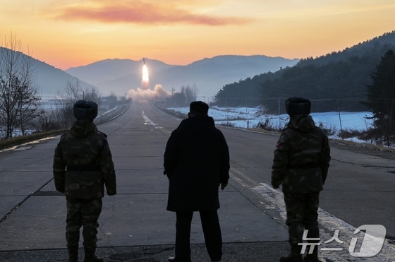  North Korea announced on Monday that it had conducted a hypersonic missile launch drill the previous day, under the observation of Kim Jong Un, General Secretary of the Workers\' Party / Rodong Sinmun