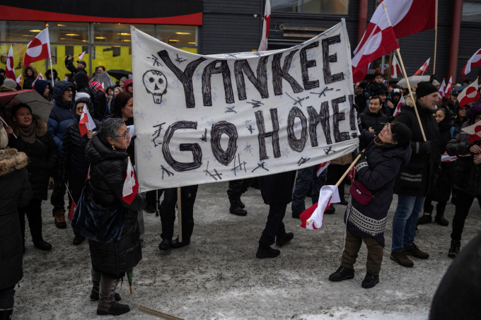 지난 17일(현지 시각) 그린란드 수도 누크에서 도널드 트럼프 미국 대통령의 그린란드 영유 요구에 반발한 시위가 열렸다. /사진=로이터