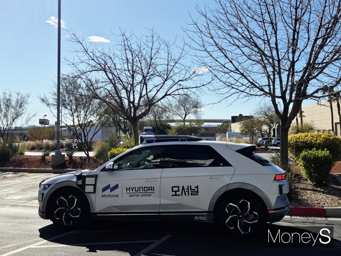미국 라스베이거스 모셔널 테크니컬 센터(Technical Center)에 로보택시 모셔널이 주행을 마치고 진입하고 있다. /사진=최유빈 기자