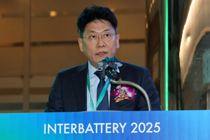 지난해 3월5일 서울 강남구 코엑스에서 열린 ‘인터배터리 2025’ 개막식에서 개회사를 하고 있는 김동명 LG에너지솔루션 대표이사 사장 /사진=뉴스1