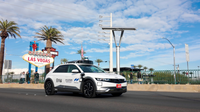 모셔널 로보택시가 라스베이거스 시내를 주행하는 모습. /사진=현대차