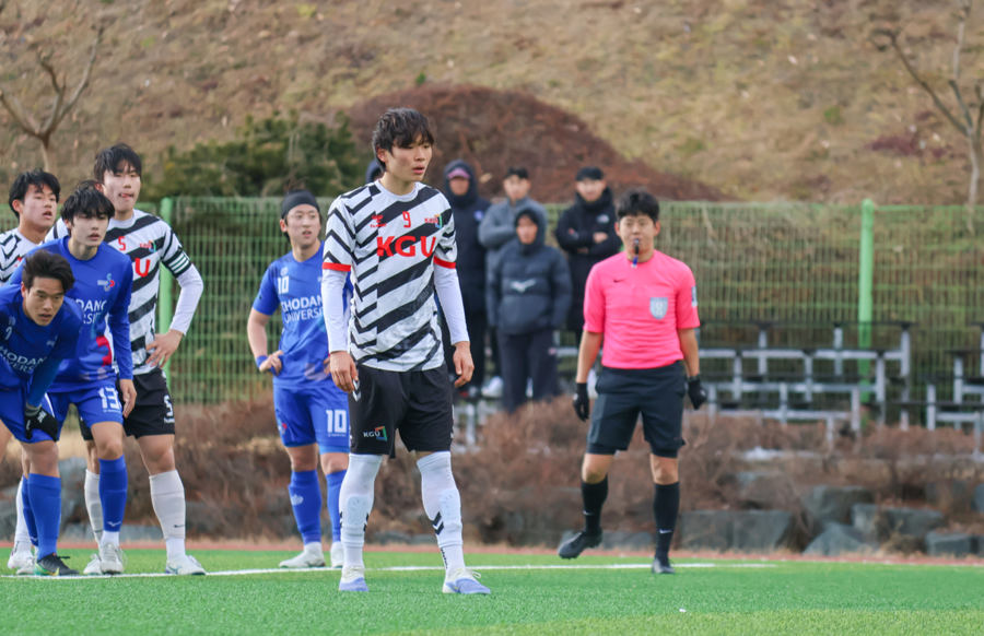 ▲ 경기대 유태호는 초당대와의 경기에서 페널티킥 결승골을 넣었다. ⓒ한국대학축구연맹