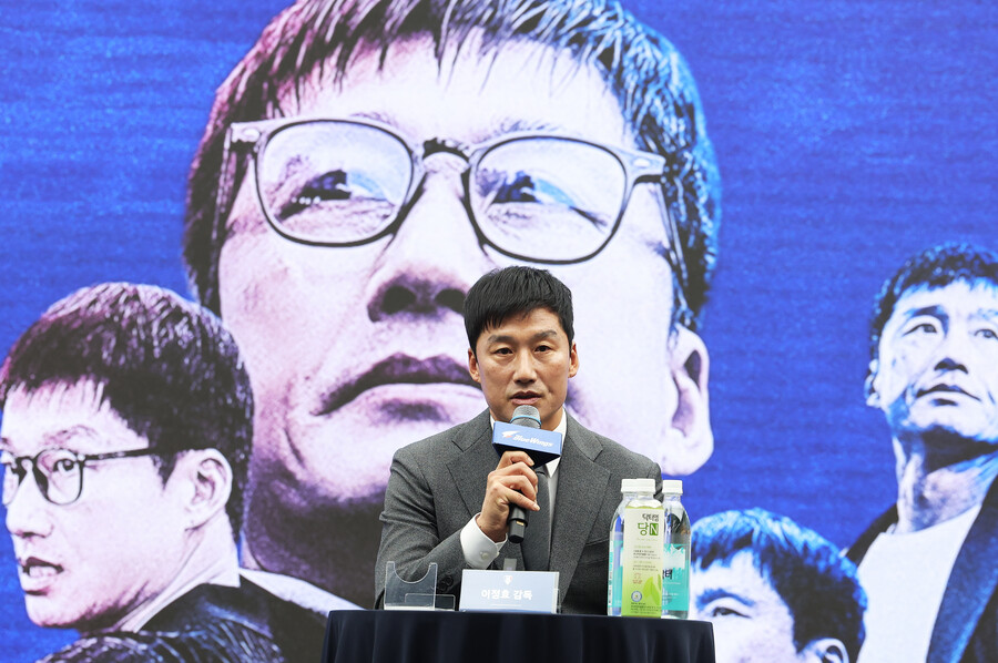 ▲ K리그2 수원삼성의 7명 폭풍영입 행보는 단순히 선수단을 채우는 수준을 넘어섰다. 더이상 2부에 머물지 않고 1부로 승격해 과거의 영광을 되찾겠다는 강력한 의지 표명으로 불린다. ⓒ 연합뉴스