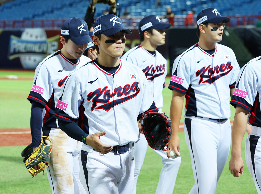 ▲ 한국야구 대표팀은 2024 세계야구소프트볼연맹(WBSC) 프리미어12에서 4강 진출에 실패했다. 2000년 시드니 올림픽 동메달, 2006년 월드베이스볼클래식(WBC) 4강, 2008년 베이징 올림픽 금메달, 2009년 WBC 준우승을 거두며 르네상스를 맞이한 한국야구 대표팀은 2013년, 2017년, 2023년 WBC에서는 1라운드 탈락을, 2020 도쿄 올림픽(2021년 개최)에서는 노메달 수모를 당하며 '야구 강국'의 면모를 이어가지 못했다. ⓒ연합뉴스