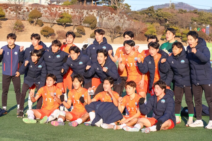 ▲ 제주 관광대 박수원이 명지대에 결승골을 넣으며 2-1 승리를 이끌었다. ⓒ한국대학축구연맹