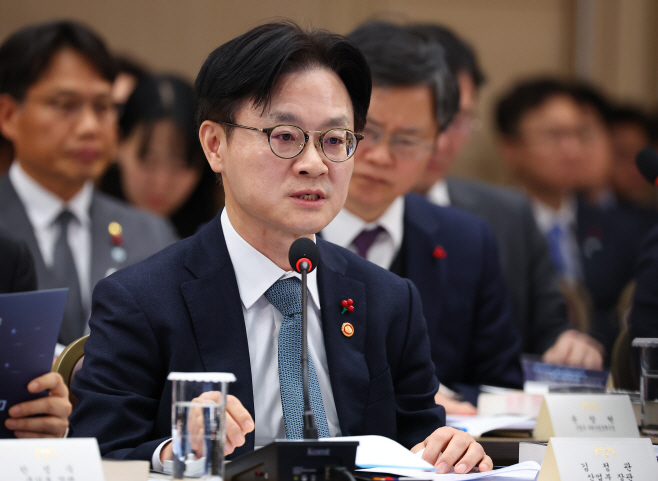 업무보고 하는 김정관 산업부 장관<YONHAP NO-2409>