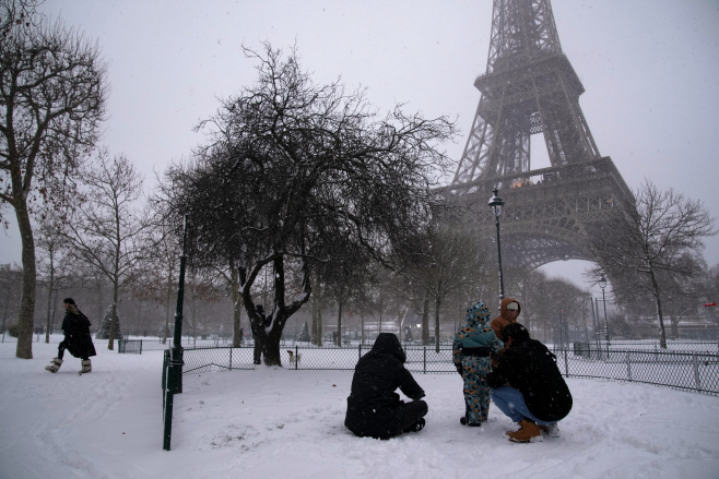France Extreme Weather <YONHAP NO-5938> (AP)