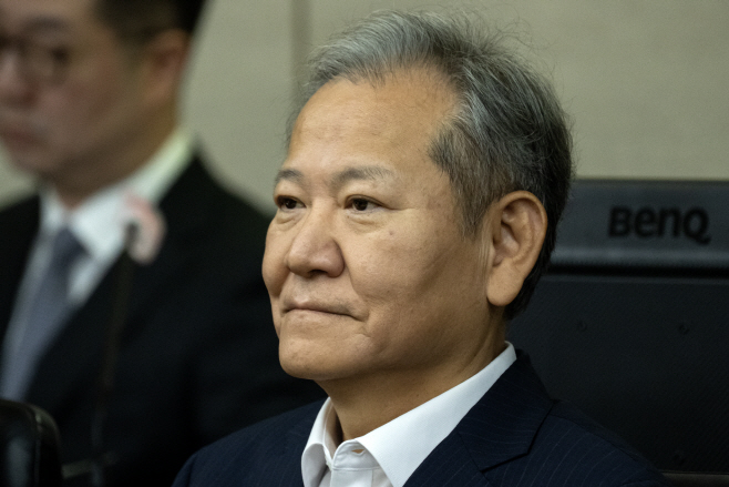 피고인석에 앉은 이상민 전 장관