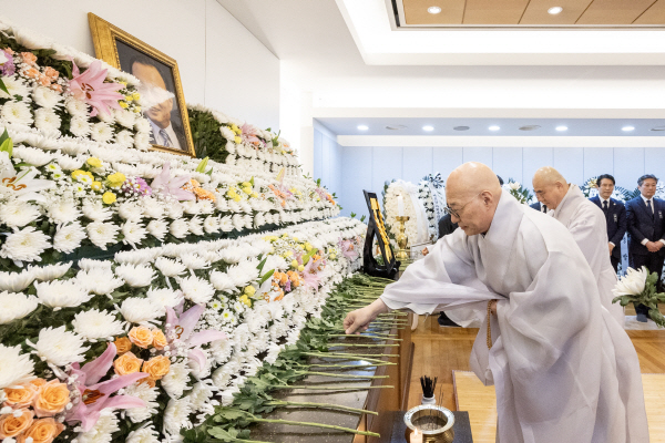 대한불교 조계종 총무원장 진우스님, 이해찬 전 국무총리 빈소 조문