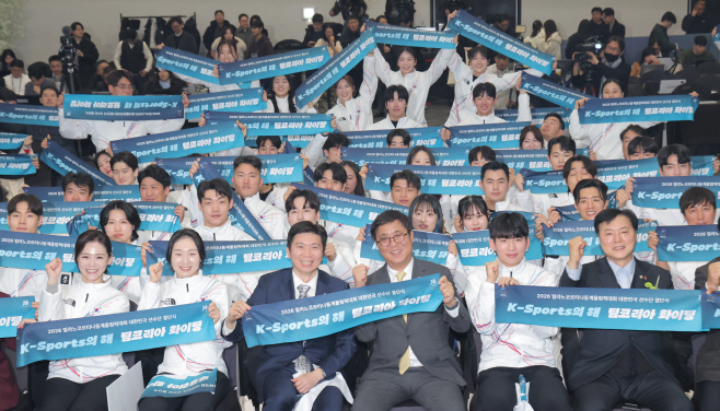 올림픽 선전 다짐하는 국가대표 선수들<YONHAP NO-4681>