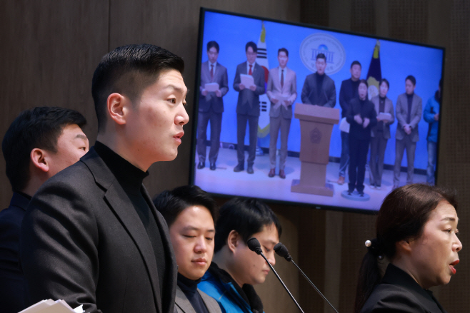 재건축재개발 정비사업 활성화 대책 발표하는 김...<YONHAP NO-3732>