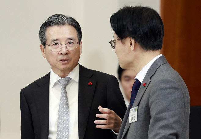 정책실장과 산업장관<YONHAP NO-3675>